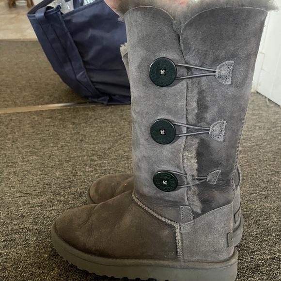 UGG Shoes - UGG Women’s 7 Bailey Button Triplet Triple Button Gray Classic Tall Boots size 7